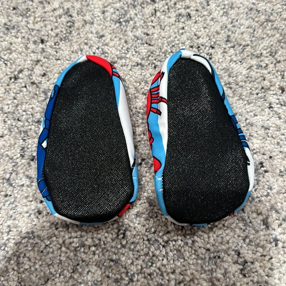 Bay lobster water socks